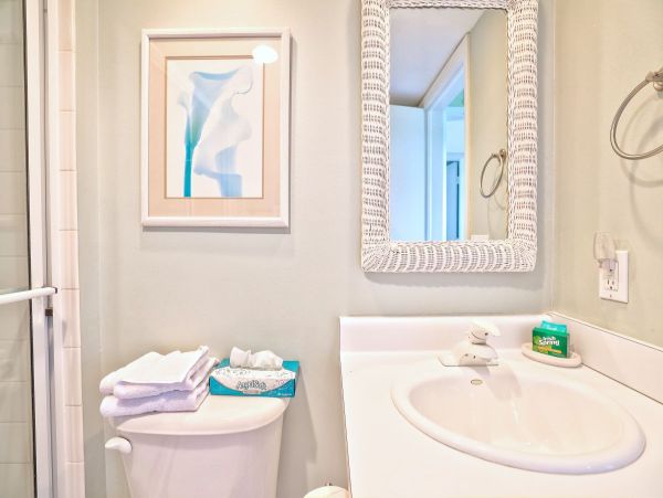 Beautiful Sanibel Vacation Condo with Pool & Beach Access