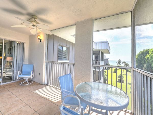 Beautiful Sanibel Vacation Condo with Pool & Beach Access