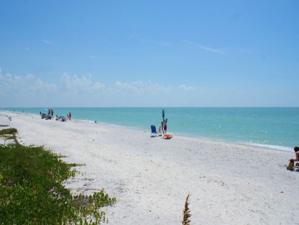 Beautiful Sanibel Vacation Condo with Pool & Beach Access