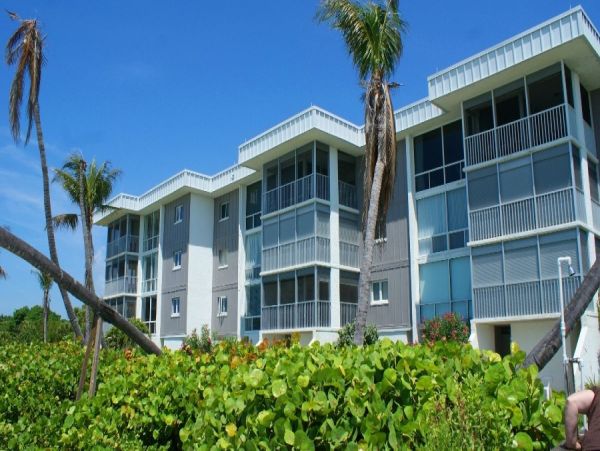 Beautiful Sanibel Vacation Condo with Pool & Beach Access