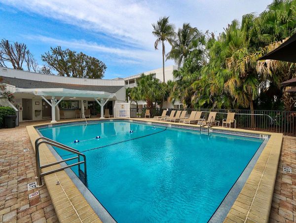 Beautiful Sanibel Vacation Condo with Pool & Beach Access