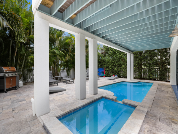 Block to Beach 3 bedroom Anna Maria Island Home Private Pool