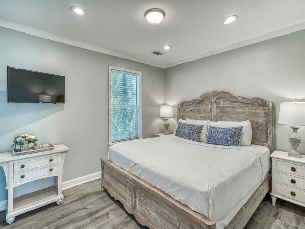 Beautiful 3 Bedroom Home with Private Pool in Destin
