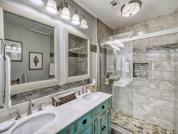 Beautiful 3 Bedroom Home with Private Pool in Destin