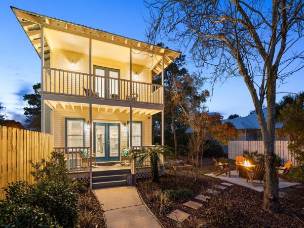Beautiful 3 Bedroom Home with Private Pool in Destin