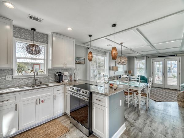 Beautiful 3 Bedroom Home with Private Pool in Destin
