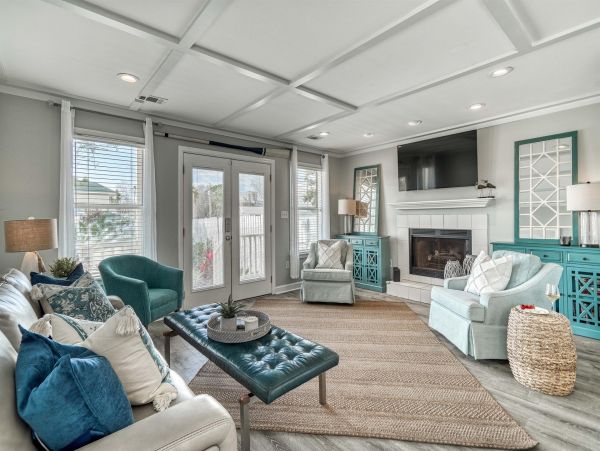 Beautiful 3 Bedroom Home with Private Pool in Destin