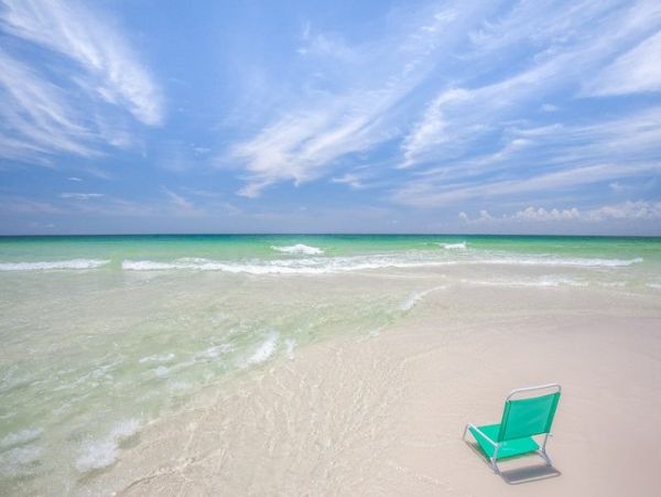 Beautiful 3 Bedroom Home with Private Pool in Destin