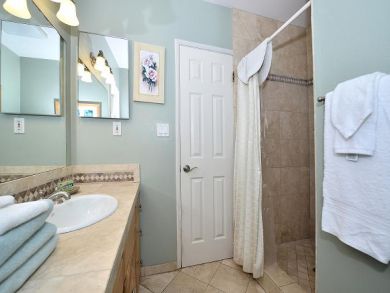 Ocean Front Mission Beach Penthouse Sleeps 6- 2 Bedrooms