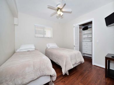 Bedroom 2 with Twin Beds