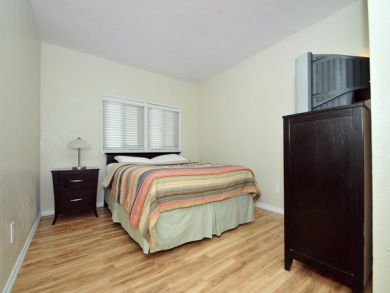 Master Bedroom with Queen Bed