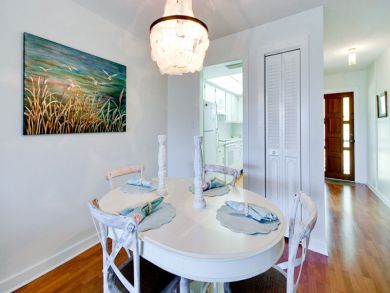 Dining Area Seats 4