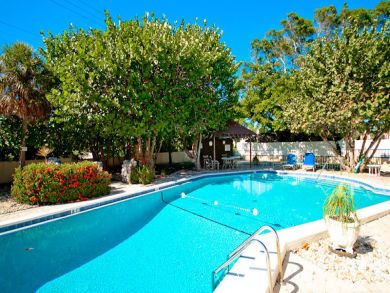 Holmes Beach Condo with Heated Pool