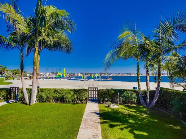 Mission Beach Six Bedroom Vacation Rental Sleeps 16 Guests