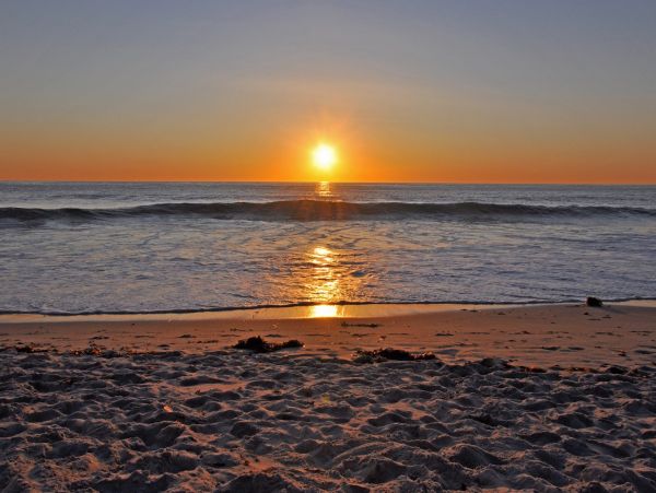 Water Front Four Bedroom Vacation Home Sleeps 10 Guests