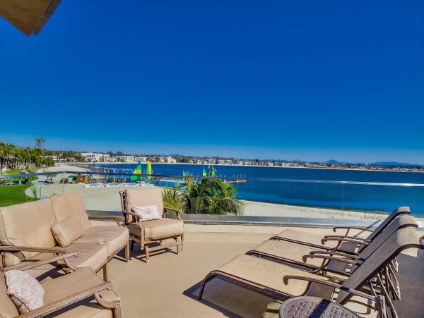 Water Front Four Bedroom Vacation Home Sleeps 10 Guests