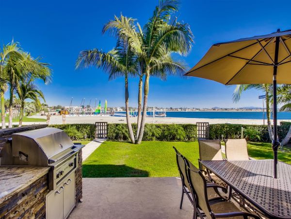 Water Front Four Bedroom Vacation Home Sleeps 10 Guests