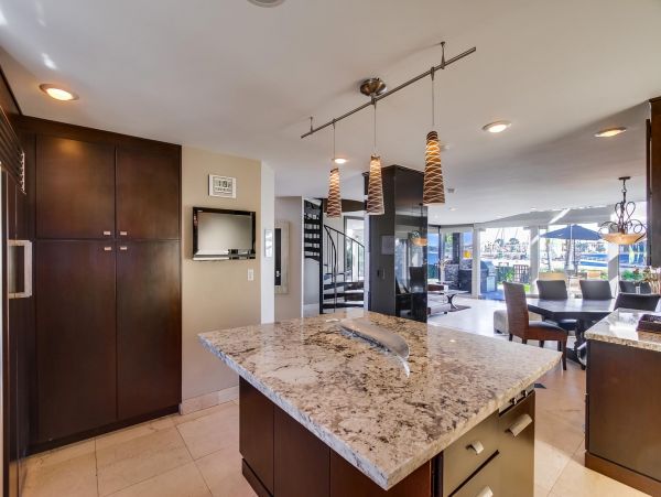 Water Front Four Bedroom Vacation Home Sleeps 10 Guests