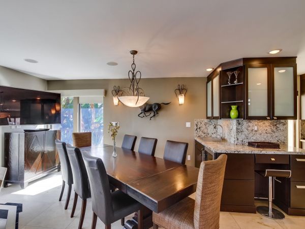 Water Front Four Bedroom Vacation Home Sleeps 10 Guests