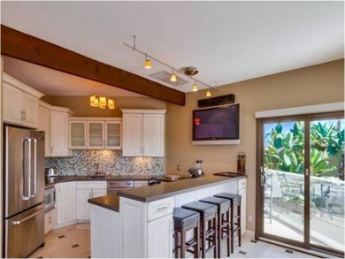 Kitchen with Breakfast Bar