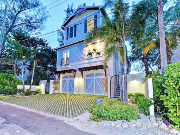 Anna Maria Island Luxury Beach Front Vacation Home With Pool