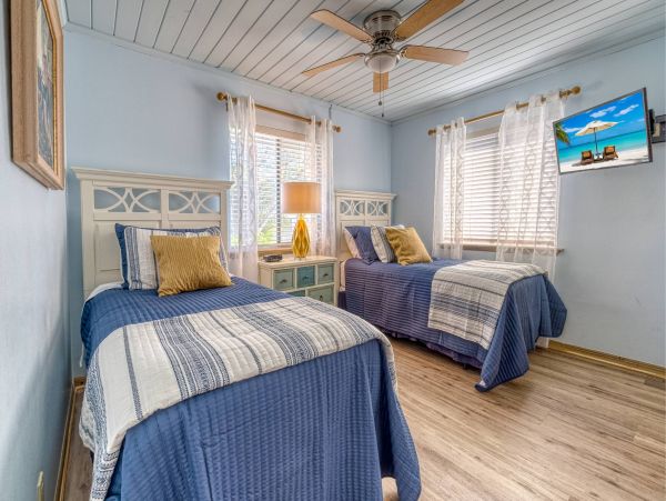 Indian Shores Beachfront Three Bedroom Vacation Condo Luxury