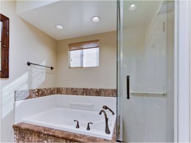 Master Bathroom with Tub & Shower Master Bathroom with Tub & Shower