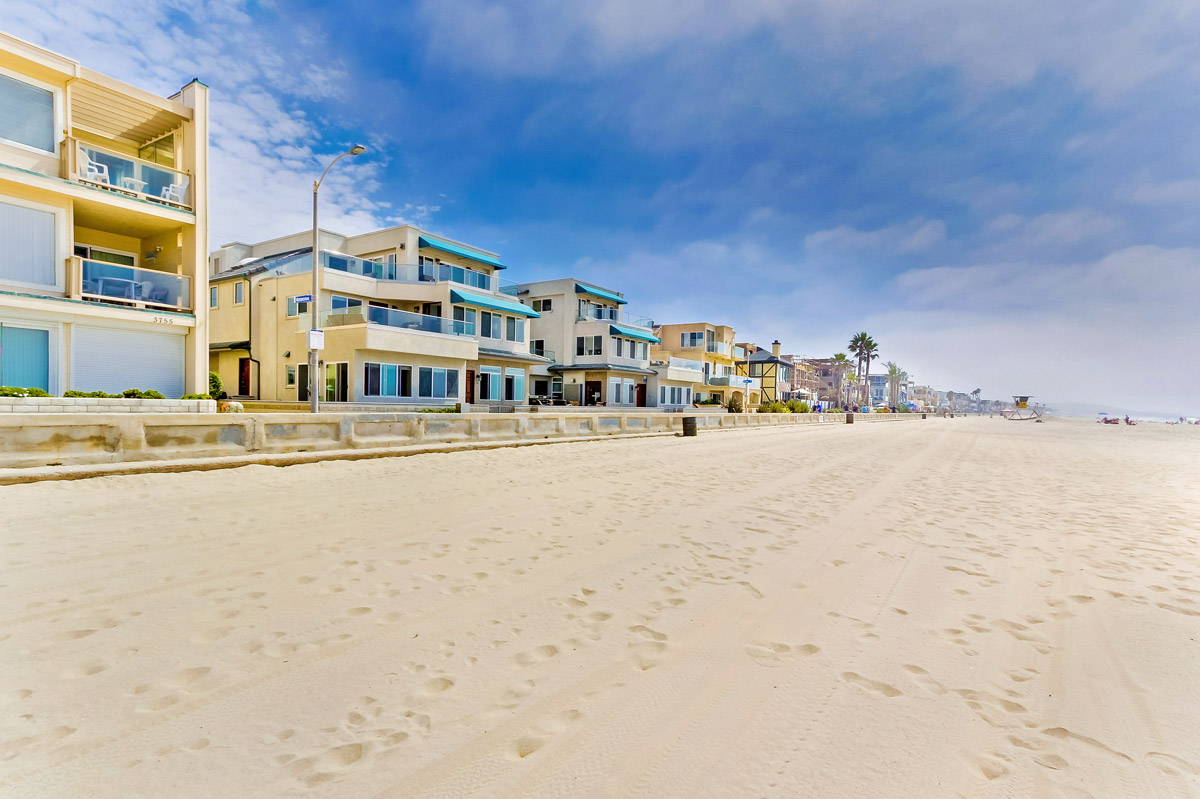 Spectacular Beachfront Rental on the Boardwalk!