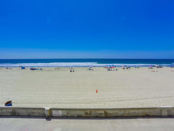 Spectacular Beachfront Rental on the Boardwalk!