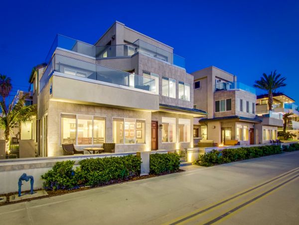 Spectacular Beachfront Rental on the Boardwalk!