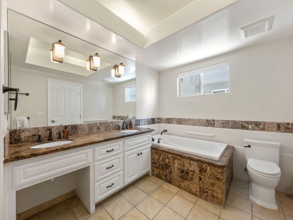 Spectacular Beachfront Rental on the Boardwalk!