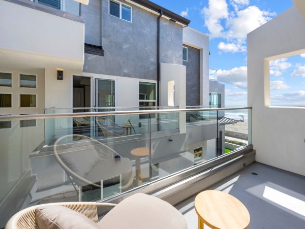 Spectacular Beachfront Rental on the Boardwalk!