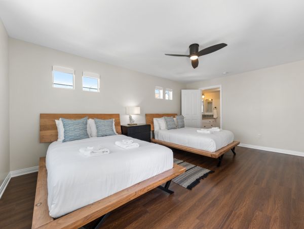 Spectacular Beachfront Rental on the Boardwalk!