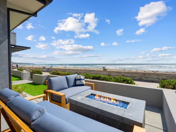 Spectacular Beachfront Rental on the Boardwalk!