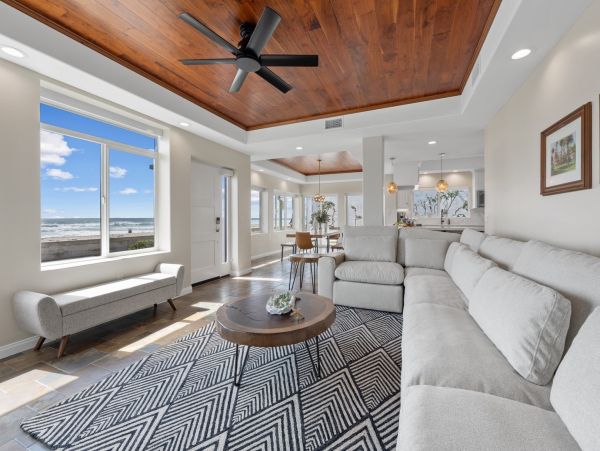 Spectacular Beachfront Rental on the Boardwalk!