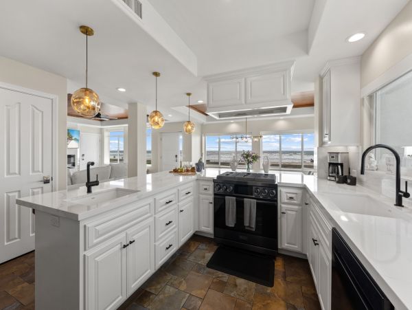 Spectacular Beachfront Rental on the Boardwalk!