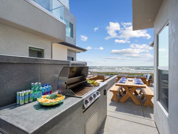 Spectacular Beachfront Rental on the Boardwalk!