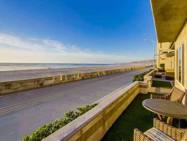 Ocean Front rental Mission Beach Sleeps 10 Guests (or 30 )