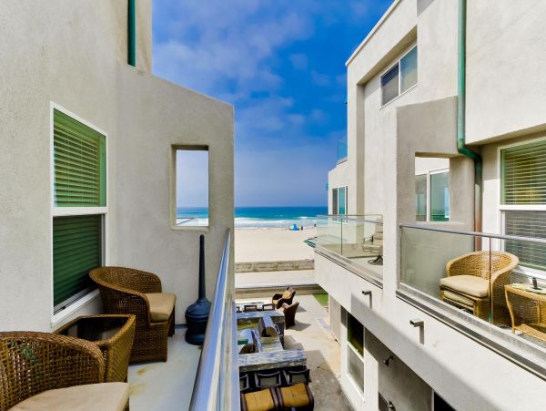 Ocean Front rental Mission Beach Sleeps 10 Guests (or 30 )