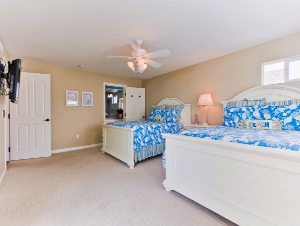 Ocean Front rental Mission Beach Sleeps 10 Guests (or 30 )