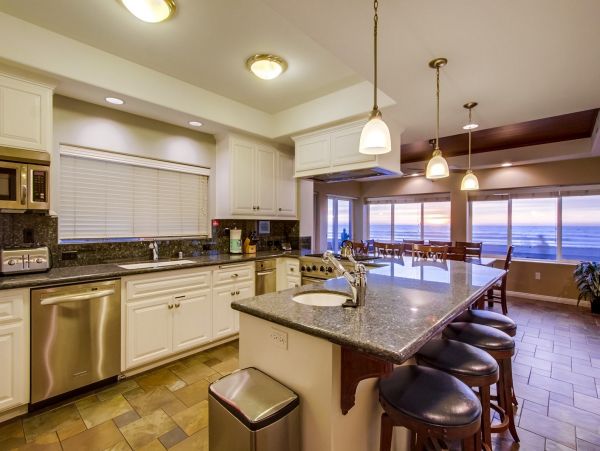 Ocean Front rental Mission Beach Sleeps 10 Guests (or 30 )