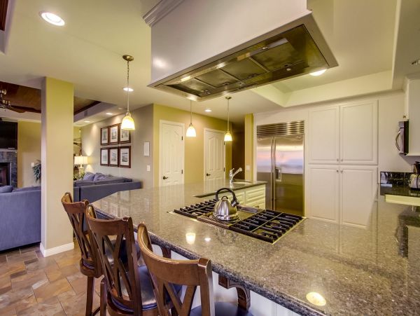 Ocean Front rental Mission Beach Sleeps 10 Guests (or 30 )