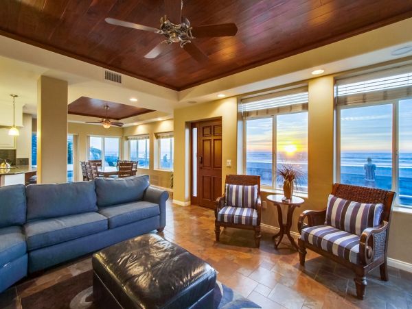 Ocean Front rental Mission Beach Sleeps 10 Guests (or 30 )