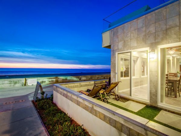 Ocean Front rental Mission Beach Sleeps 10 Guests (or 30 )