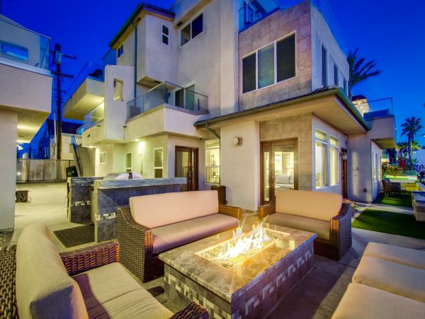 Ocean Front rental Mission Beach Sleeps 10 Guests (or 30 )