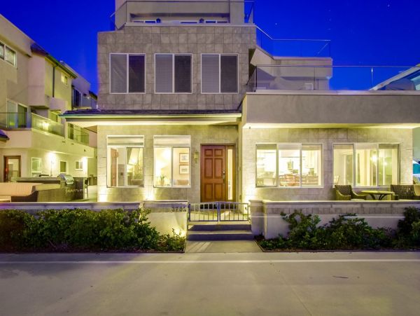 Ocean Front rental Mission Beach Sleeps 10 Guests (or 30 )
