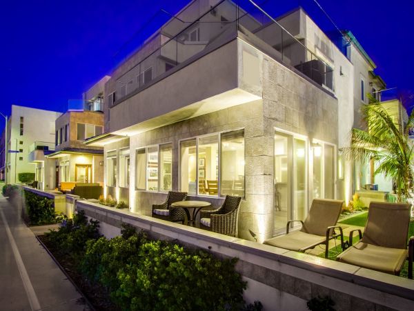 Ocean Front rental Mission Beach Sleeps 10 Guests (or 30 )