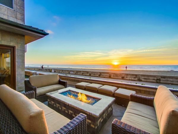 Ocean Front rental Mission Beach Sleeps 10 Guests (or 30 )