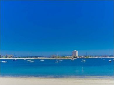 Close Beach & Bay
