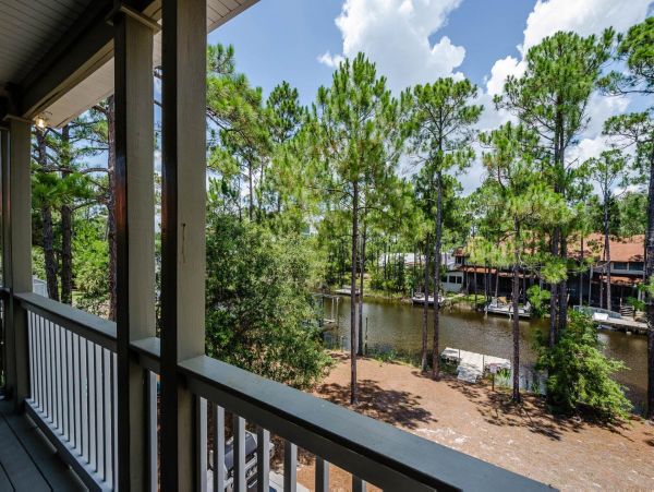 Santa Rosa Vacation Home Walk to Beach Six Bedroom